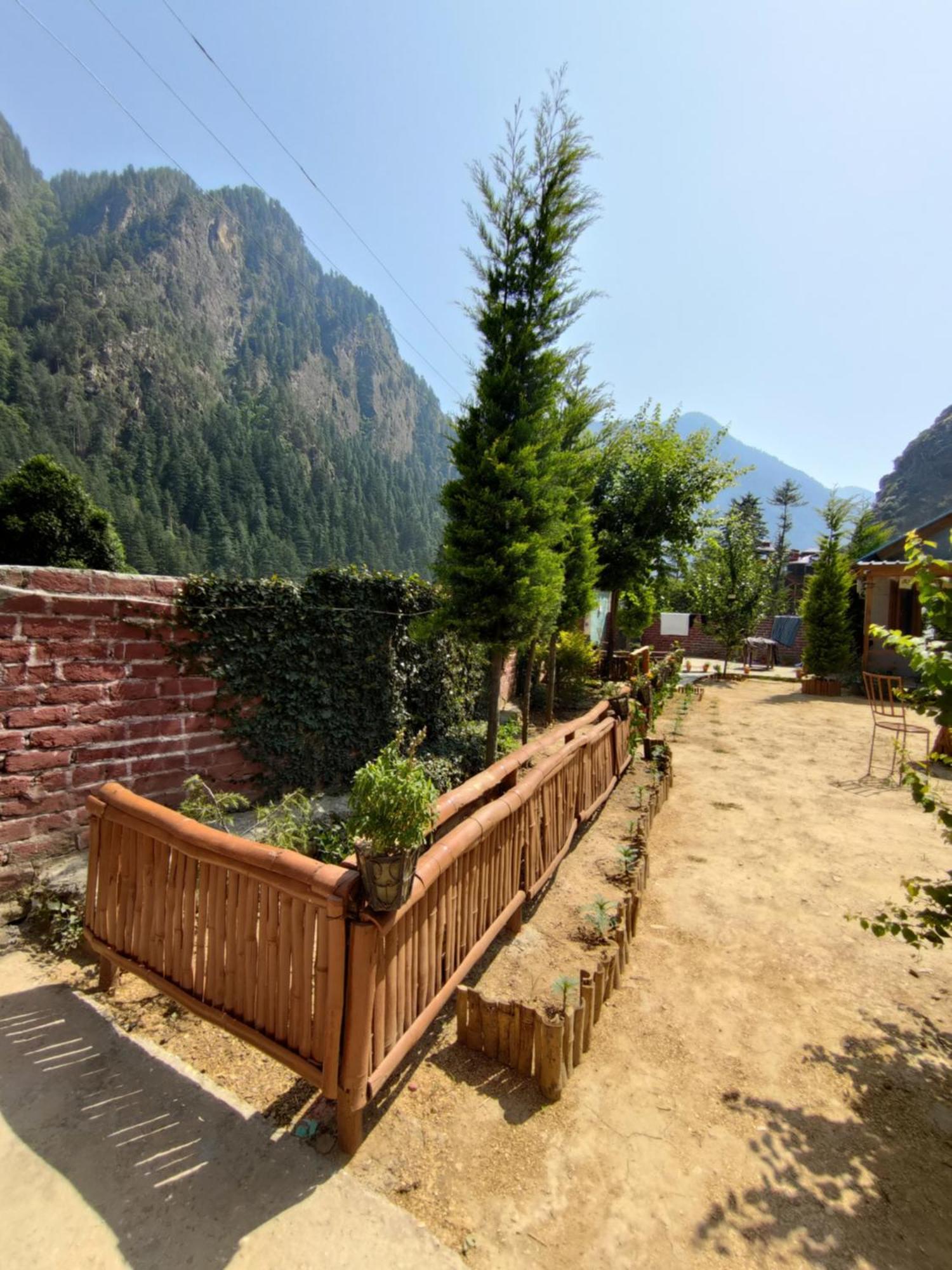 Lee Garden Himalayan Wooden Cottages Kasol Exteriör bild